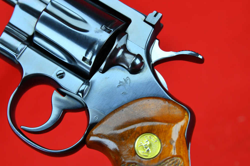 STUNNING 1975 Colt Python - ROYAL BLUE - .357 magnum-img-3