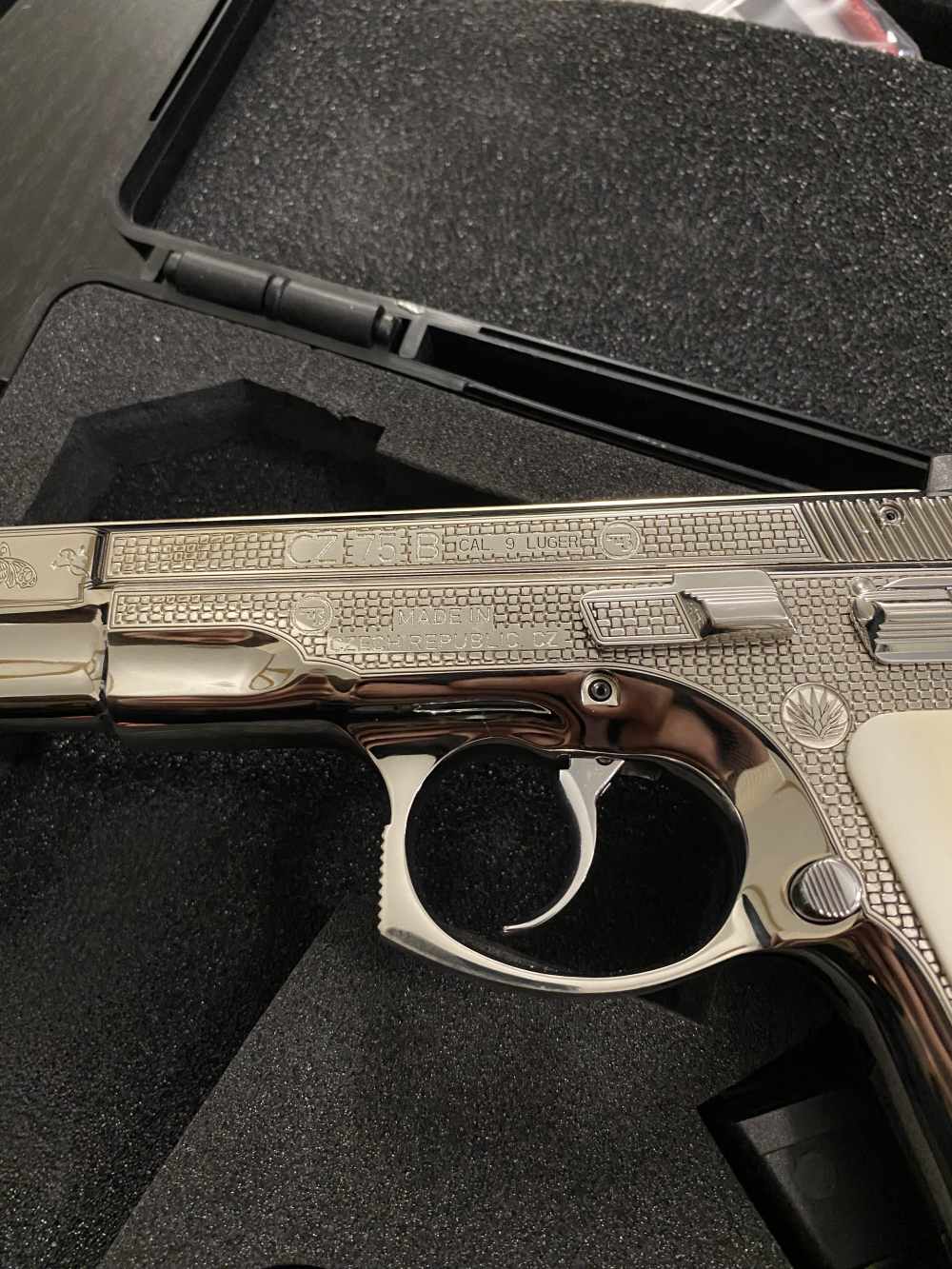 CZ 75 B Nickel engraved -img-3