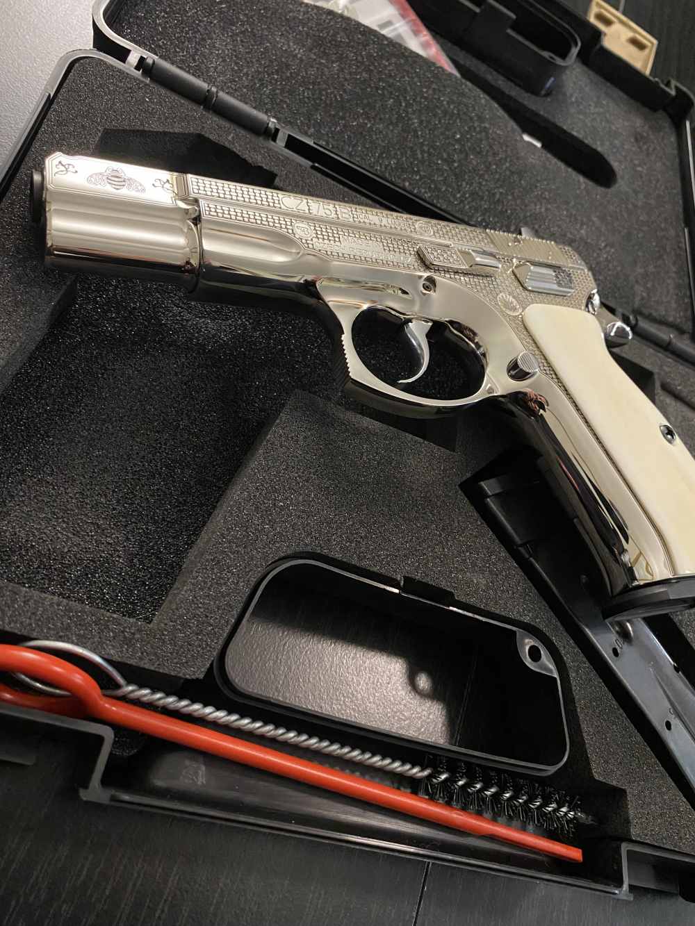 CZ 75 B Nickel engraved -img-11