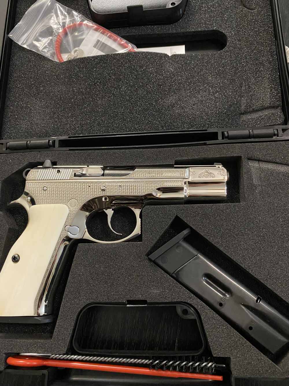 CZ 75 B Nickel engraved -img-5