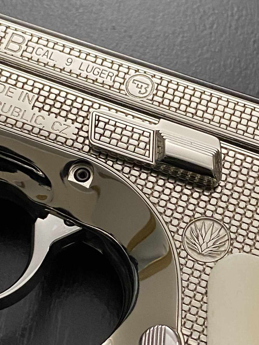 CZ 75 B Nickel engraved -img-12