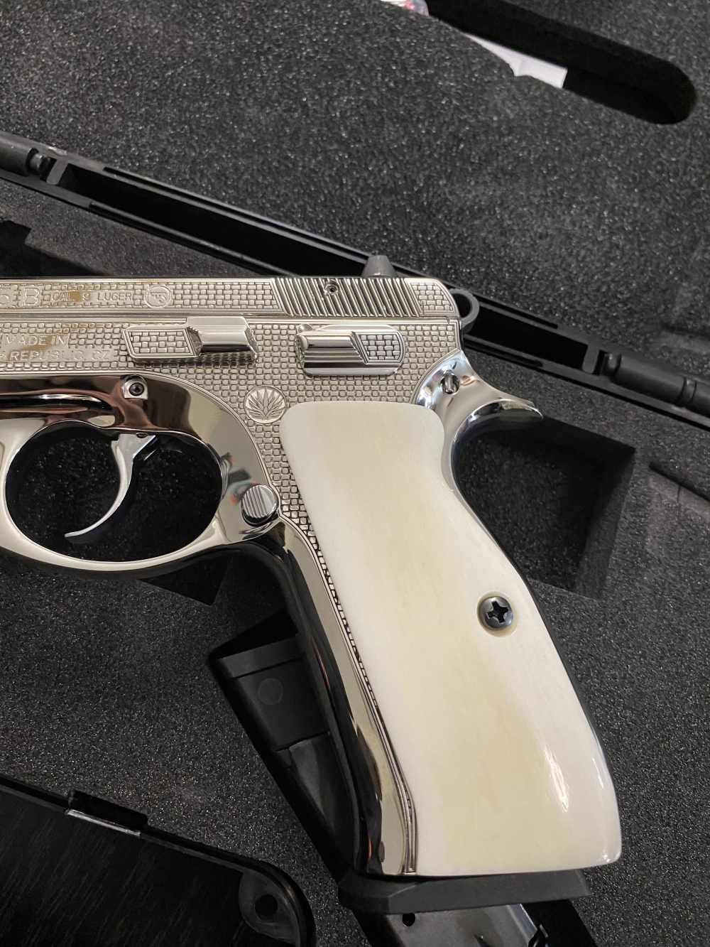 CZ 75 B Nickel engraved -img-4