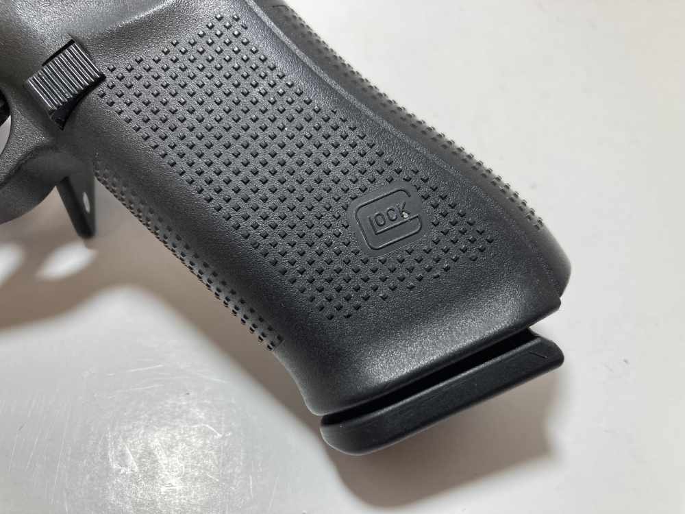 Glock 45 w/threaded barrel -img-7