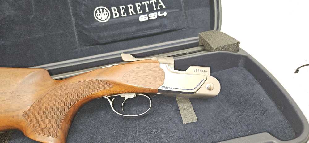 Beretta 694 Sporting 12 GA 32" O/U Shotgun Case Chokes excellent NM-img-8