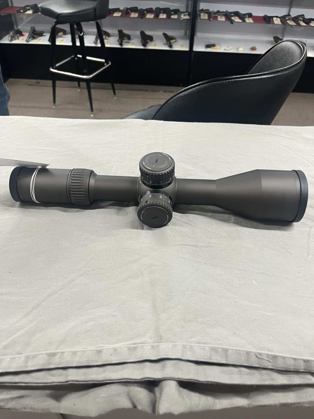 Vortex Razor HD Gen II 4.5-27x56 New In Box-img-4