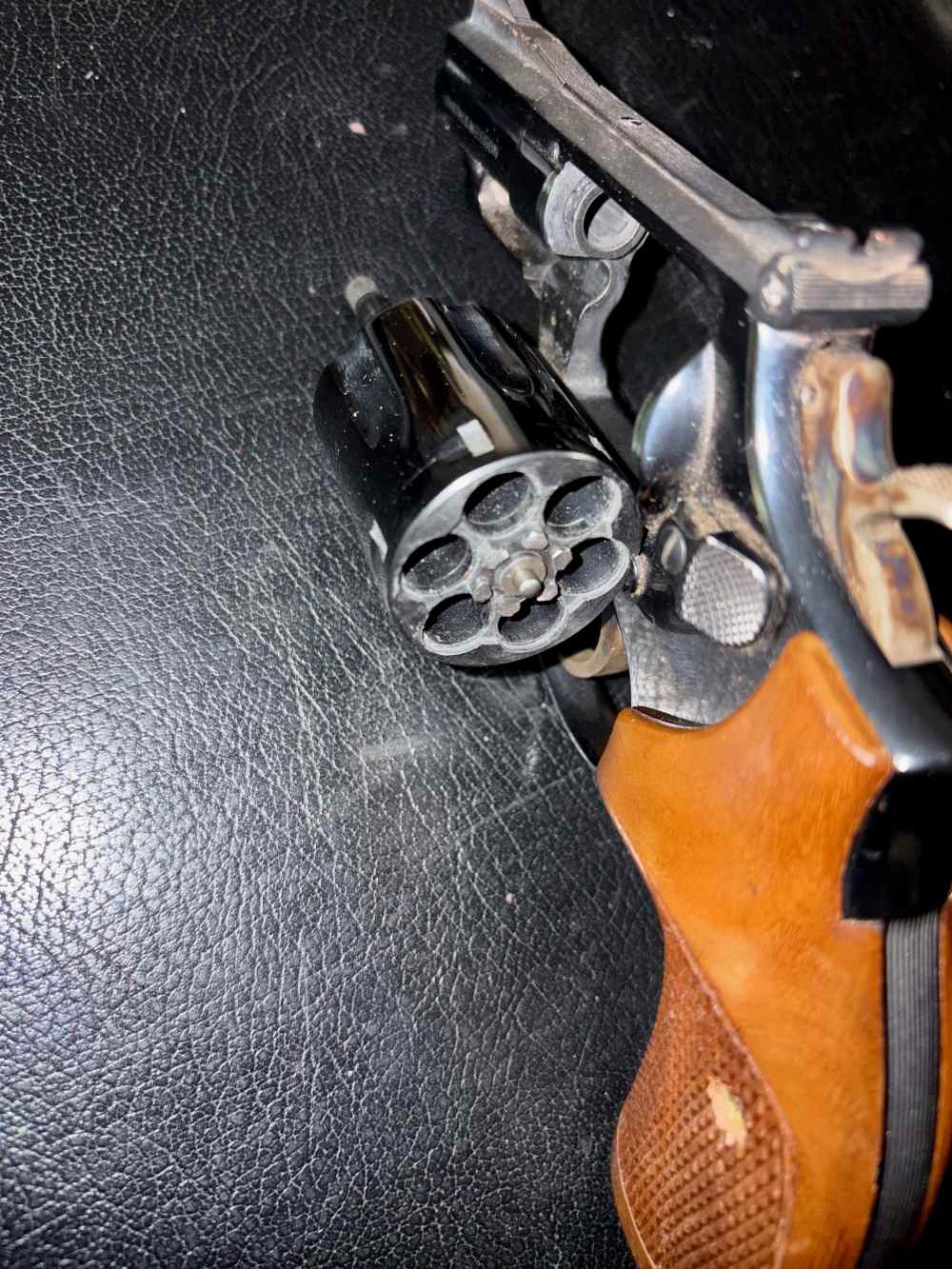 S&W Model 19 in .357 Mag Excellent condition-img-3