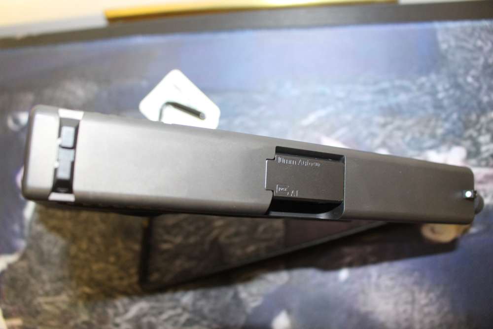 Glock G20 10mm Semi Auto Pistol with 2 magazines-img-2