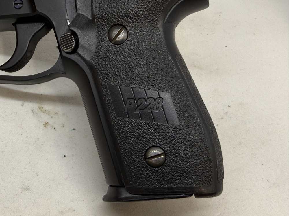 German Sig Sauer P228 3.9" Black 9mm w/ Holster Case-img-7