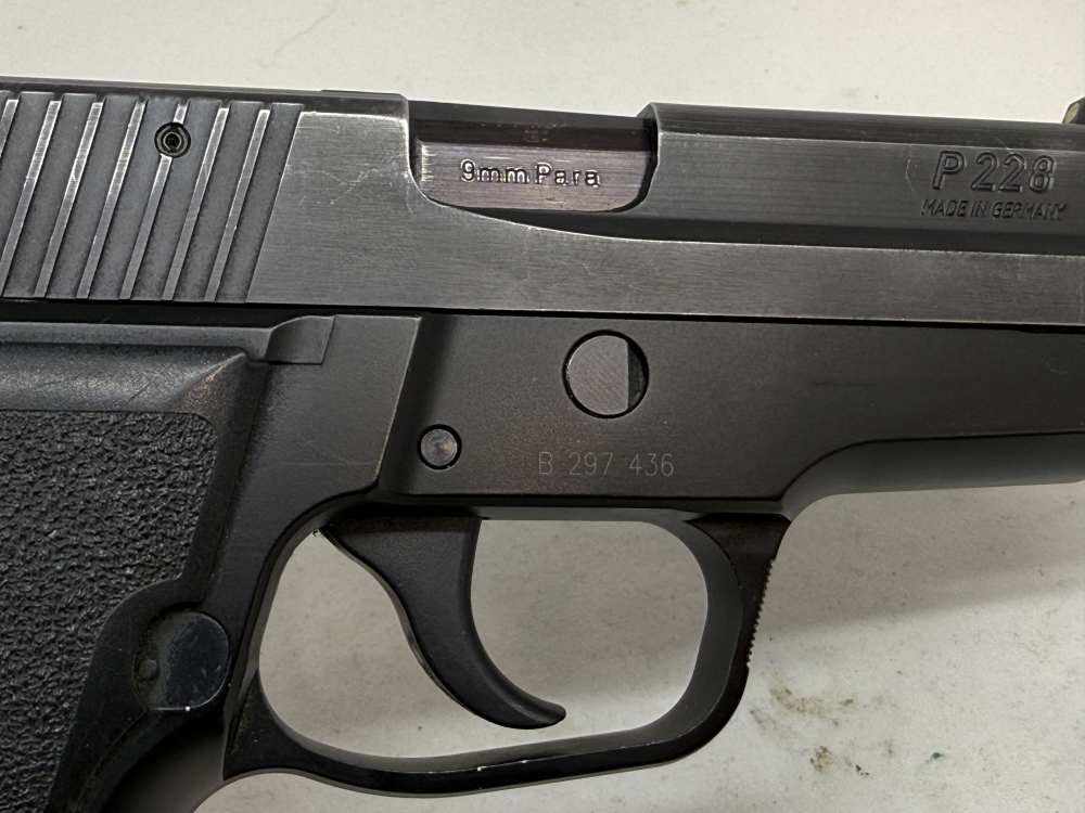 German Sig Sauer P228 3.9" Black 9mm w/ Holster Case-img-10