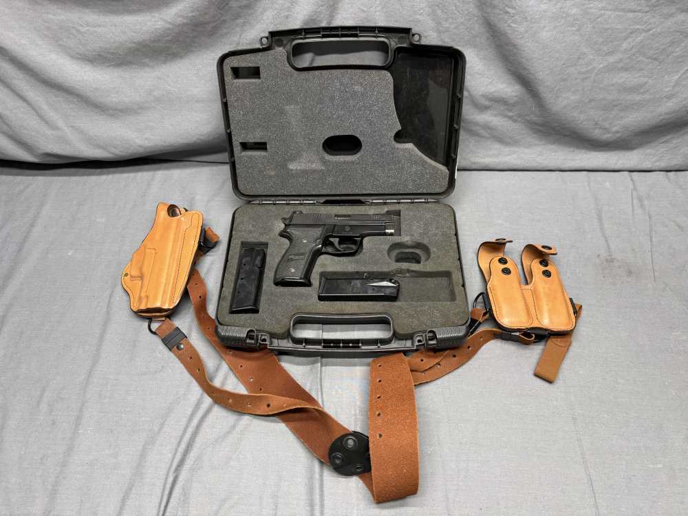 German Sig Sauer P228 3.9" Black 9mm w/ Holster Case-img-0