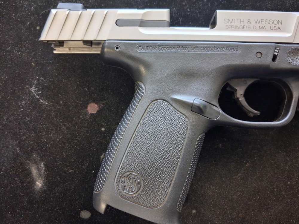 SMITH & WESSON PISTOL SD40VE LASERMAX SPARTAN LIGHT/LASER-img-5