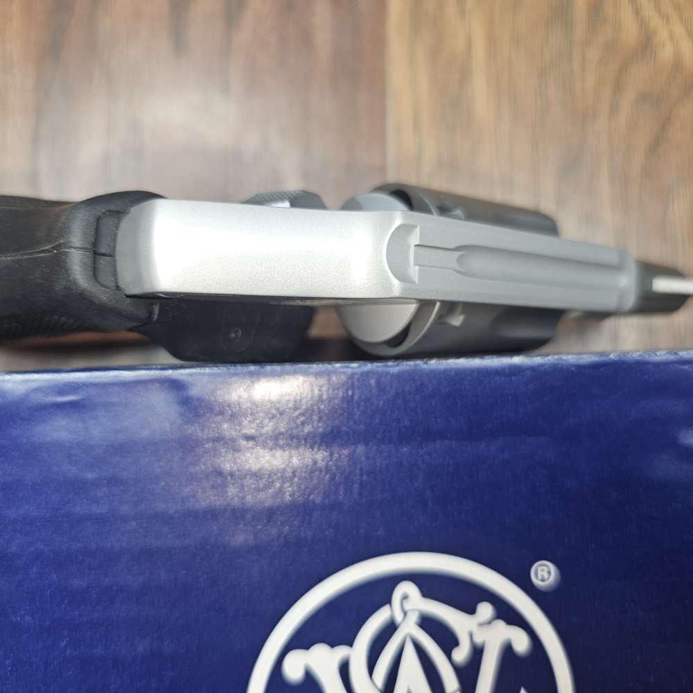 Smith & Wesson M642-2 38 Special+P Crimson Trace Laser Grips 5 Shot Revolve-img-10