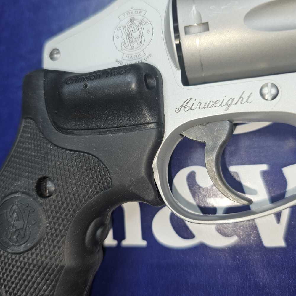 Smith & Wesson M642-2 38 Special+P Crimson Trace Laser Grips 5 Shot Revolve-img-7