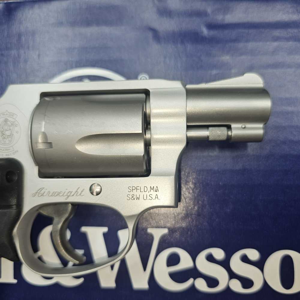 Smith & Wesson M642-2 38 Special+P Crimson Trace Laser Grips 5 Shot Revolve-img-6
