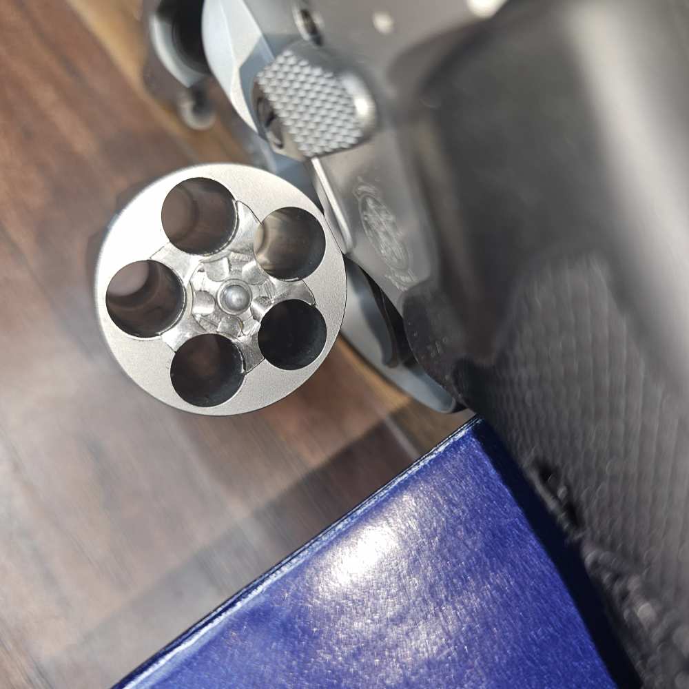 Smith & Wesson M642-2 38 Special+P Crimson Trace Laser Grips 5 Shot Revolve-img-16
