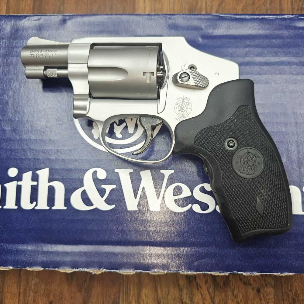 Smith & Wesson M642-2 38 Special+P Crimson Trace Laser Grips 5 Shot Revolve-img-0