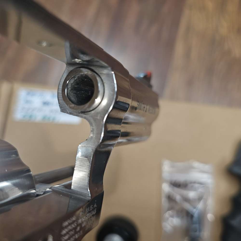 Smith & Wesson 686-6 3" 357 Magnum/38 Special Polished Stainless 7 Shot-img-20