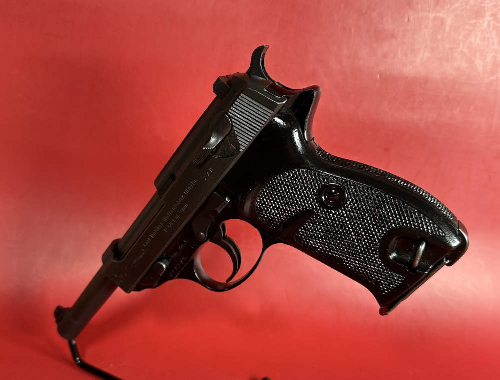 Walther P38 West German Military 9mm. 2 mags. Excellent condition-img-2