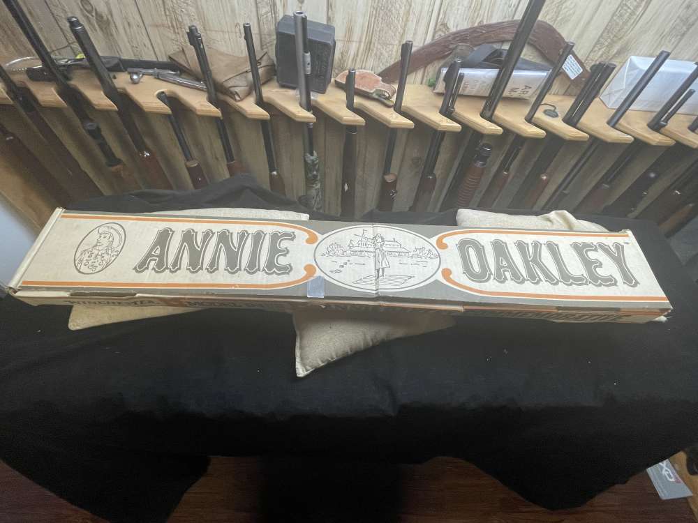 Winchester Model 9422 Annie Oakley 22 S,L,LR New-img-33