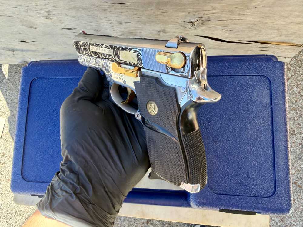 Smith & Wesson 669 9mm ENGRAVED High Polished Stainless & 24k Gold-img-22