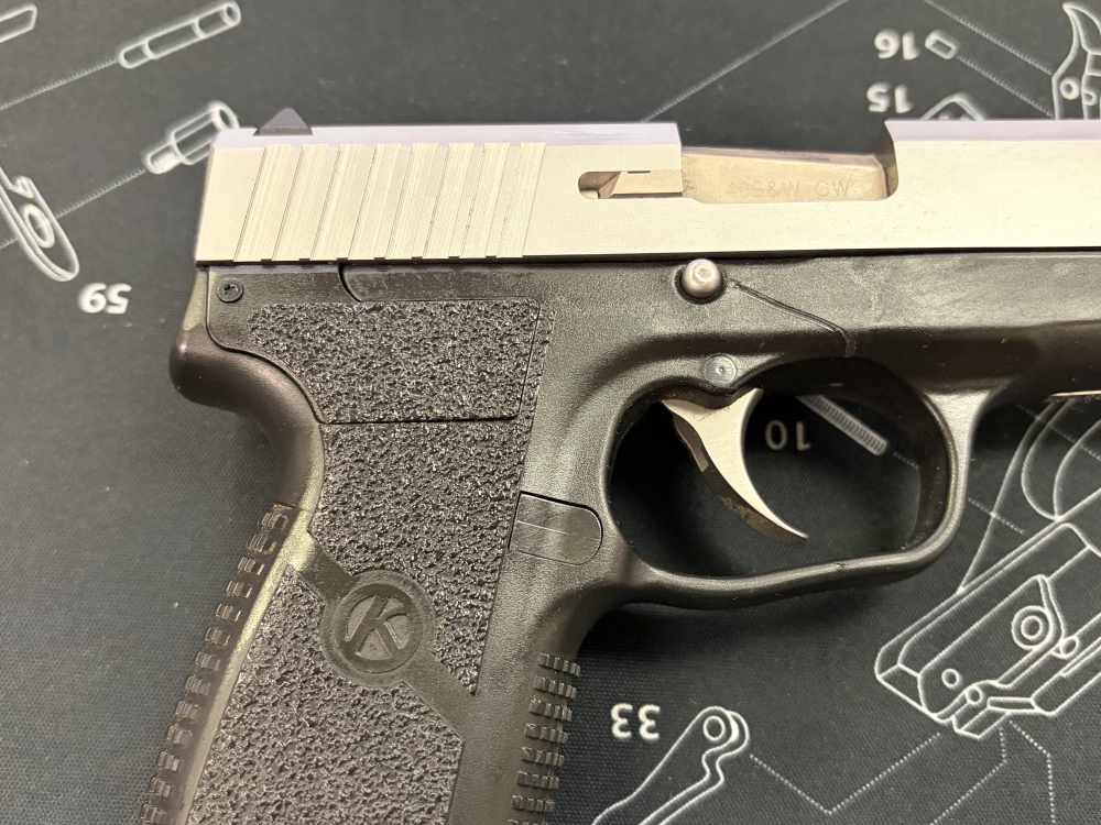 KAHR ARMS CW40 - 40 S&W - BLACK FRAME STAINLESS SLIDE - 2 MAGS - NICE-img-12