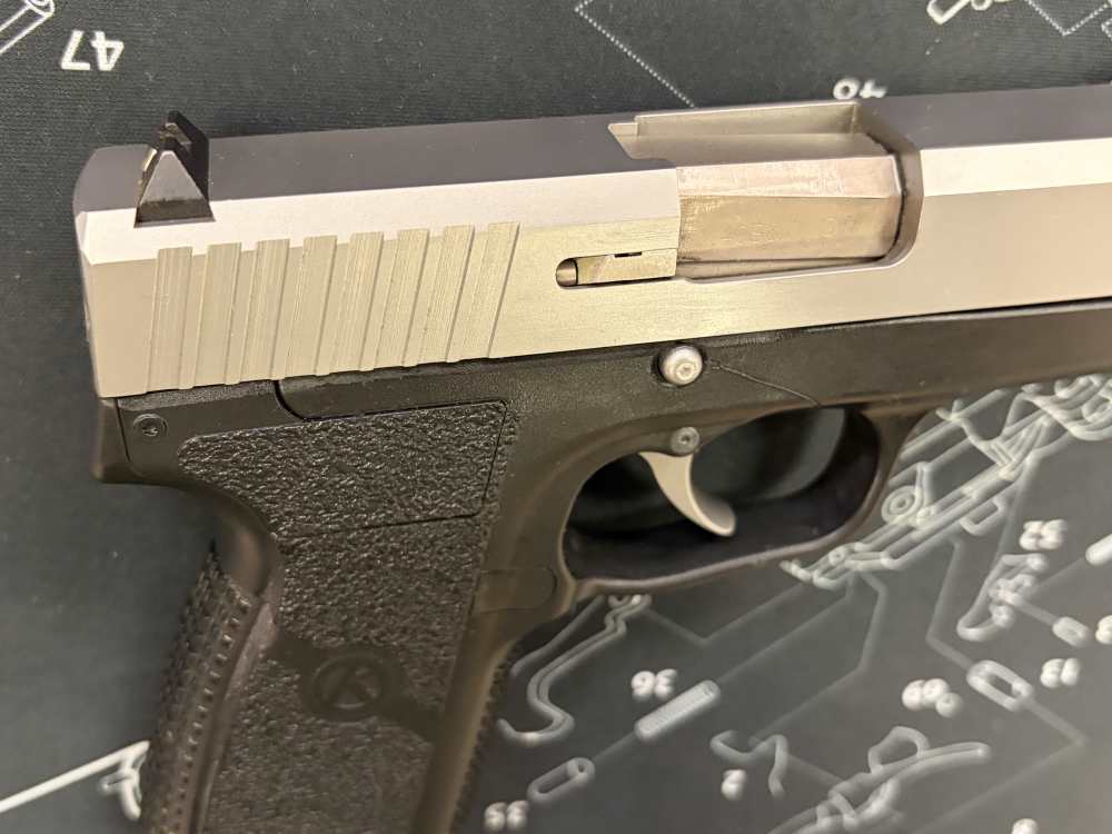KAHR ARMS CW40 - 40 S&W - BLACK FRAME STAINLESS SLIDE - 2 MAGS - NICE-img-15