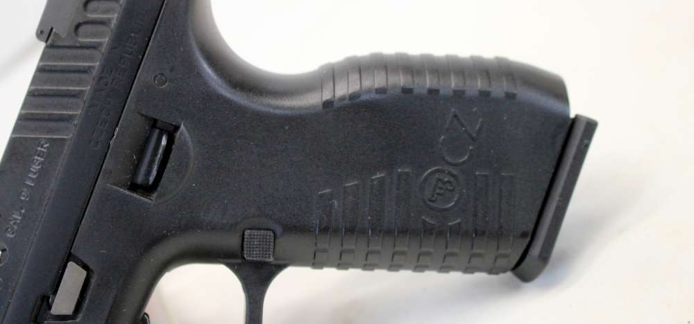 CZ Model 100 semi-auto pistol 9mm 3.5" (2) Magazines SCARCE CALIBER!-img-2