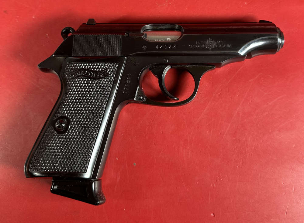 1972 WALTHER PP .380 ACP BLUED. 2 mags. Box. Excellent Condition-img-10