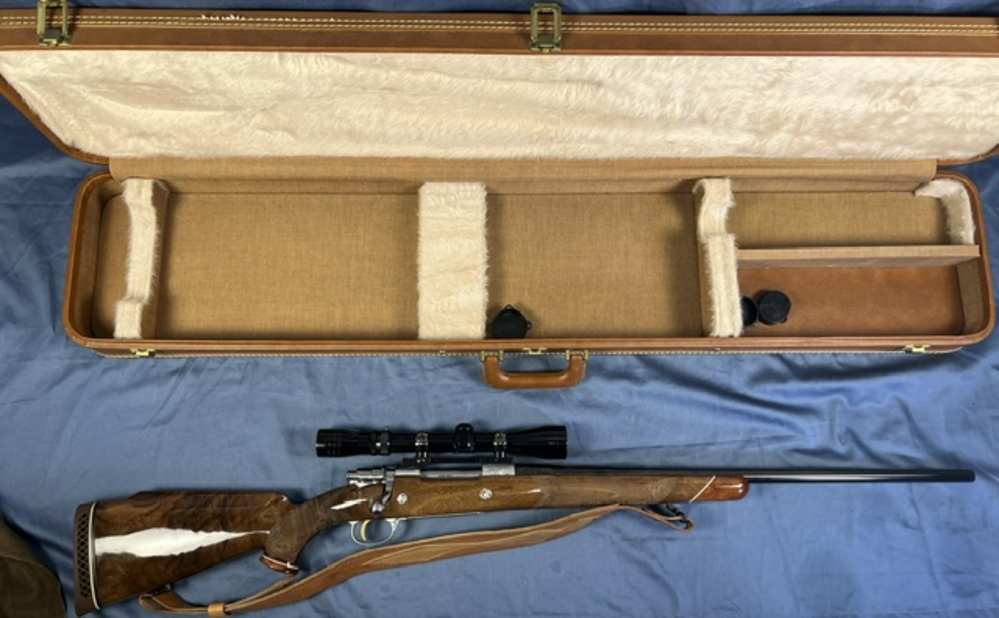 BROWNING OLYMPIAN made in Belgium RARE 1971 300 WIN MAG-img-1