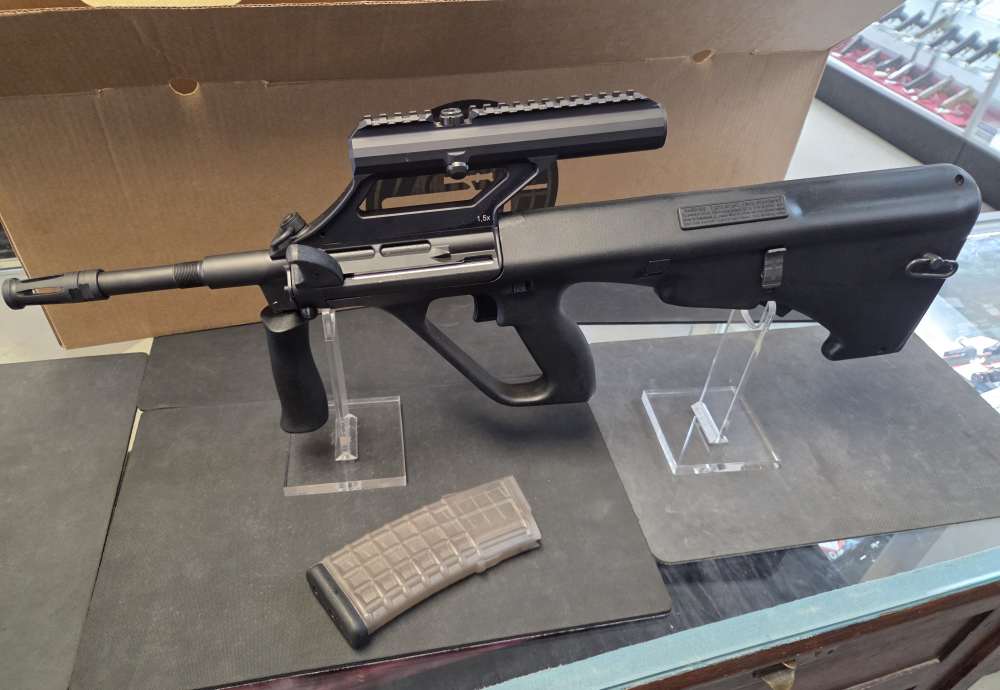 STEYR AUG UNFIRED IN BOX WITH SCOPE like new-img-1