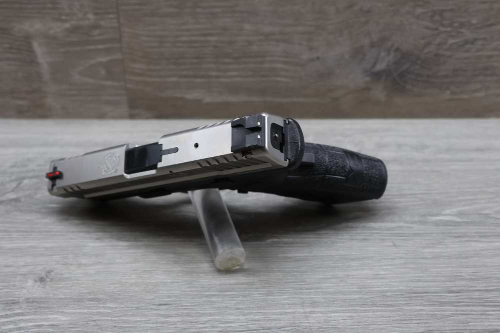 Springfield Armory XD-40 Mod.2 4" - Stainless Two-Tone, OEM Box & 2 Mags-img-13