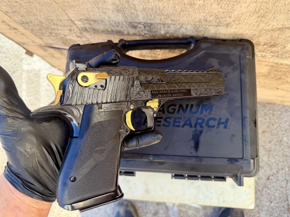 Desert Eagle 44 Mag ENGRAVED High Polish Blued & 24k Gold -img-18