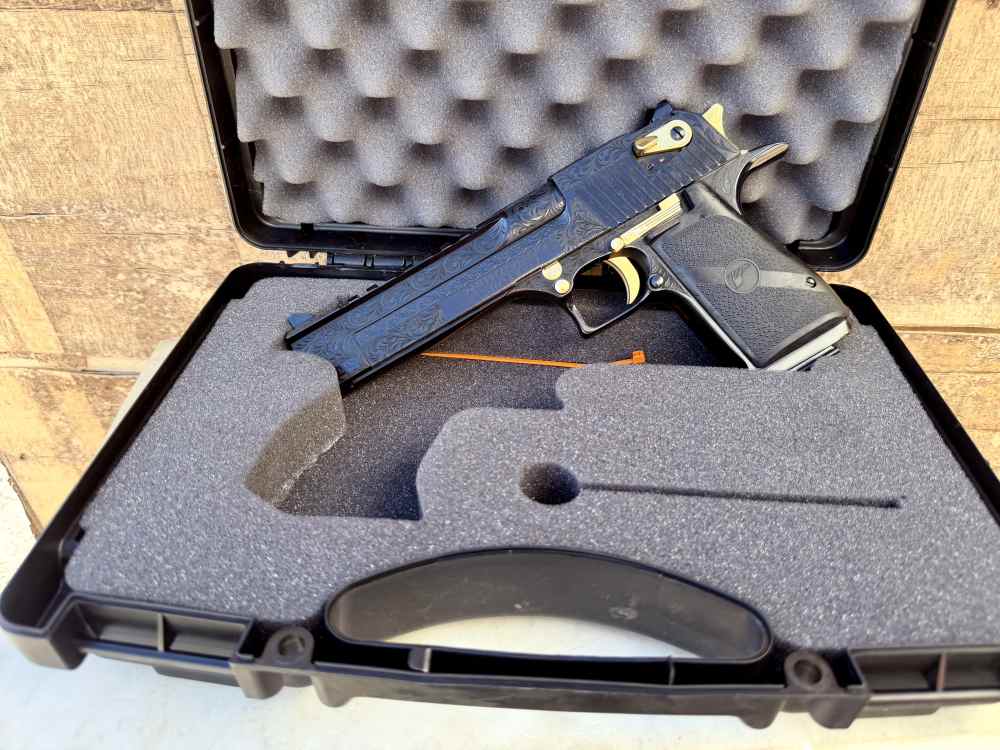 Desert Eagle 44 Mag ENGRAVED High Polish Blued & 24k Gold -img-28