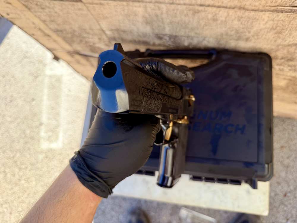 Desert Eagle 44 Mag ENGRAVED High Polish Blued & 24k Gold -img-24