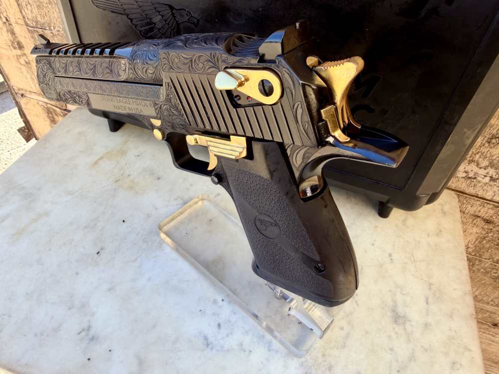 Desert Eagle 44 Mag ENGRAVED High Polish Blued & 24k Gold -img-13