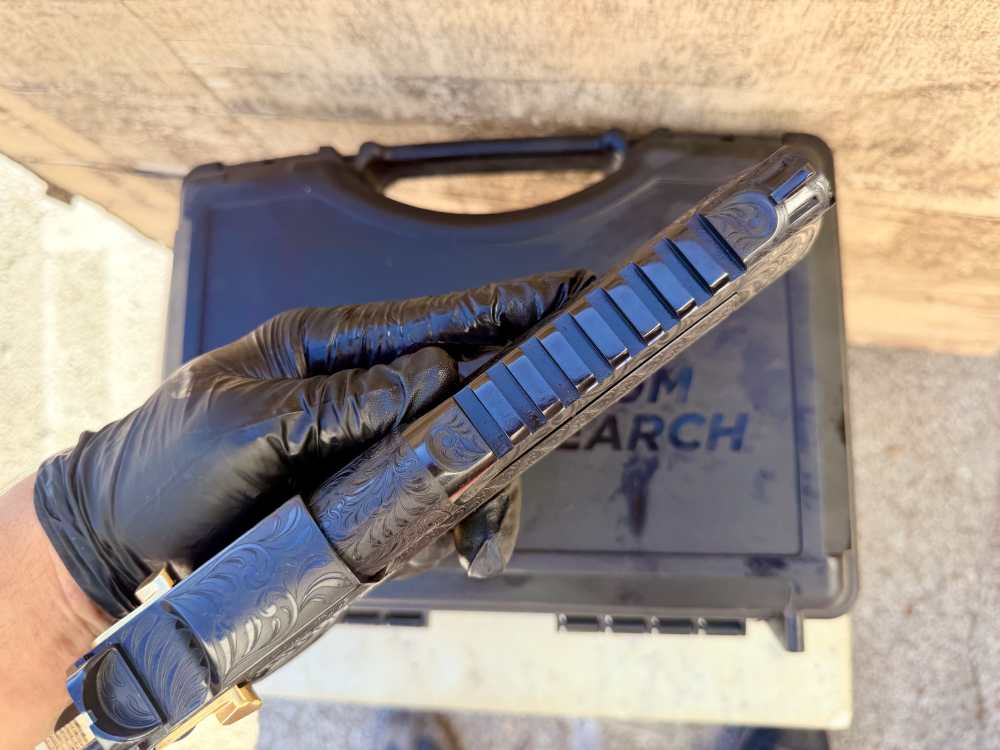 Desert Eagle 44 Mag ENGRAVED High Polish Blued & 24k Gold -img-20