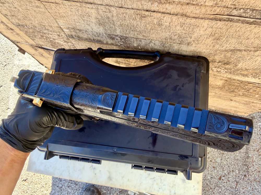 Desert Eagle 44 Mag ENGRAVED High Polish Blued & 24k Gold -img-15