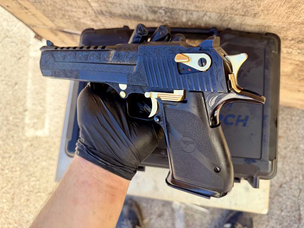 Desert Eagle 44 Mag ENGRAVED High Polish Blued & 24k Gold -img-21