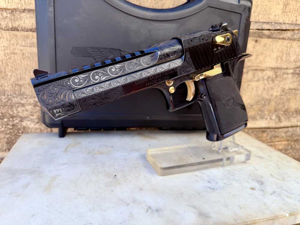 Desert Eagle 44 Mag ENGRAVED High Polish Blued & 24k Gold -img-10