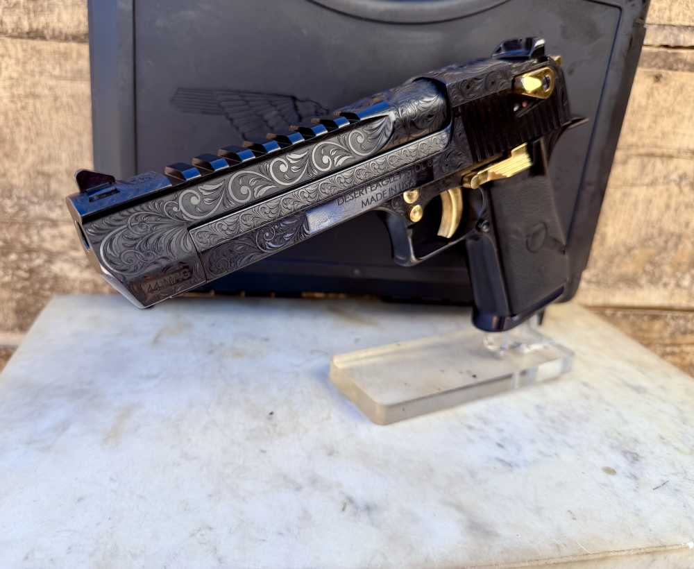 Desert Eagle 44 Mag ENGRAVED High Polish Blued & 24k Gold -img-0