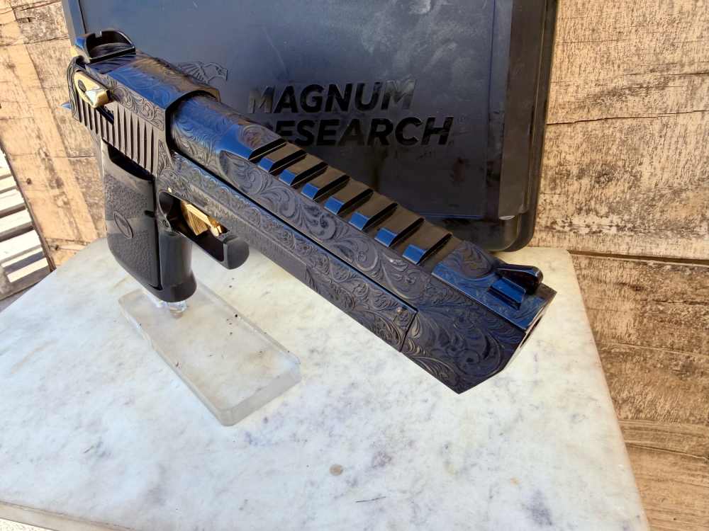 Desert Eagle 44 Mag ENGRAVED High Polish Blued & 24k Gold -img-3