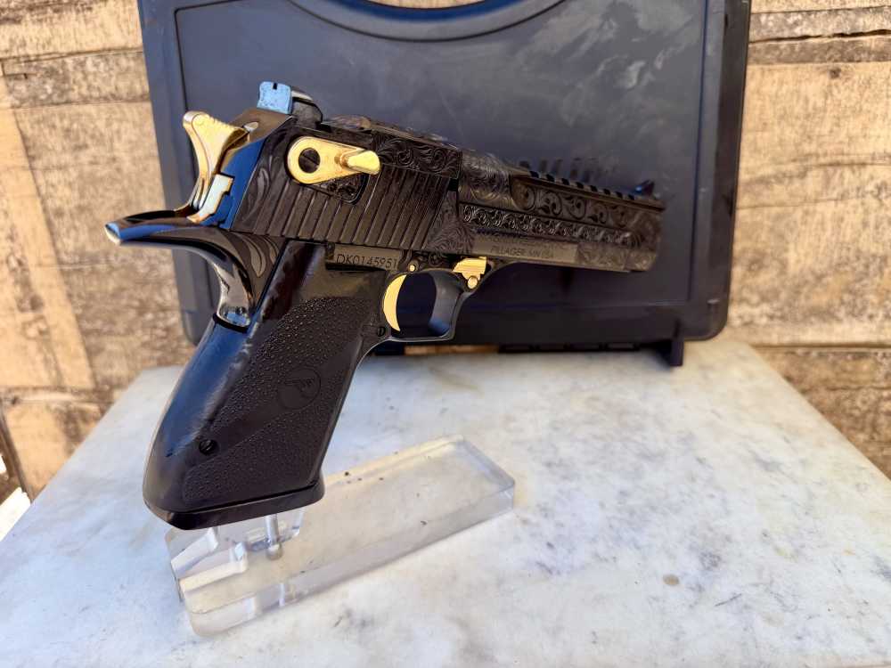 Desert Eagle 44 Mag ENGRAVED High Polish Blued & 24k Gold -img-5