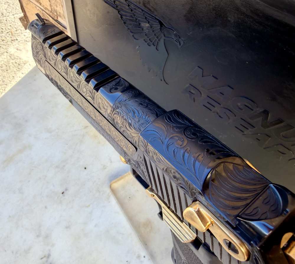 Desert Eagle 44 Mag ENGRAVED High Polish Blued & 24k Gold -img-14