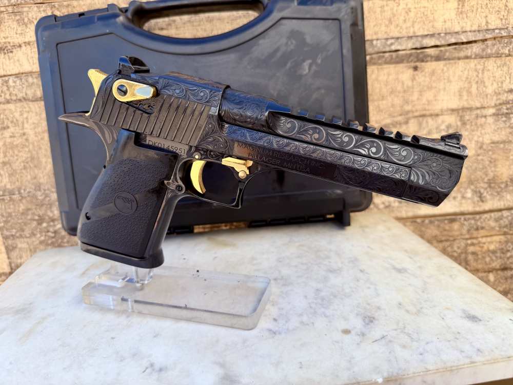 Desert Eagle 44 Mag ENGRAVED High Polish Blued & 24k Gold -img-4
