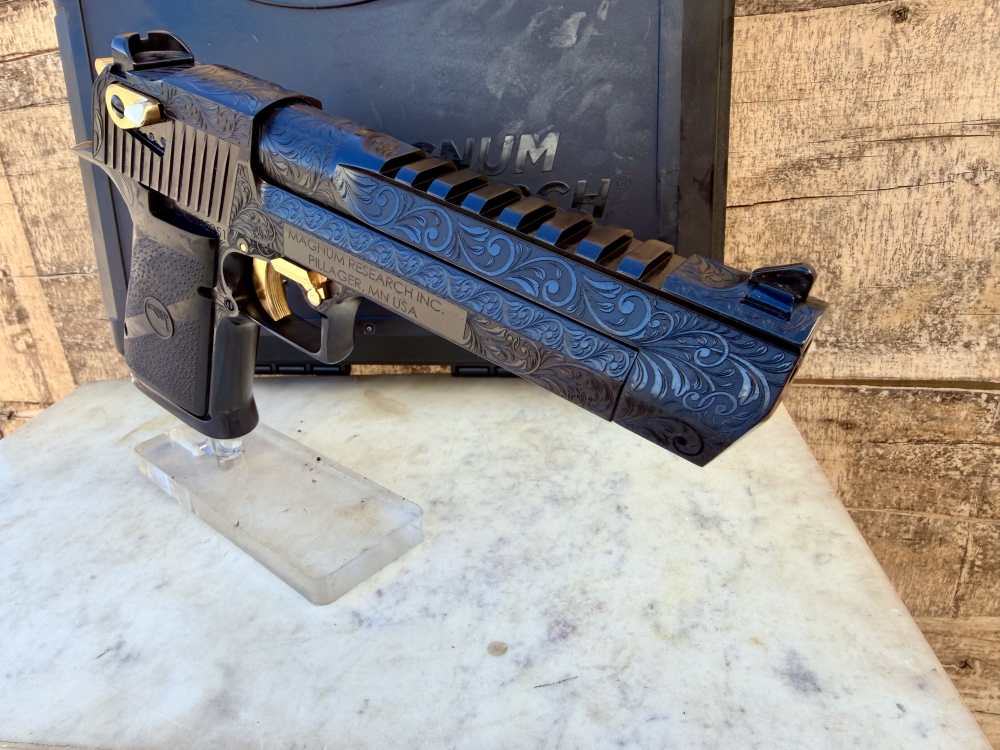 Desert Eagle 44 Mag ENGRAVED High Polish Blued & 24k Gold -img-2