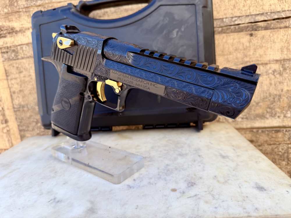 Desert Eagle 44 Mag ENGRAVED High Polish Blued & 24k Gold -img-1