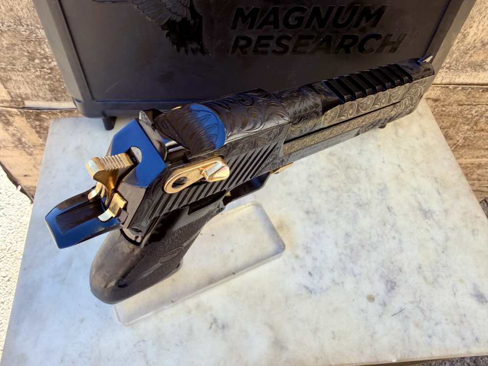 Desert Eagle 44 Mag ENGRAVED High Polish Blued & 24k Gold -img-7