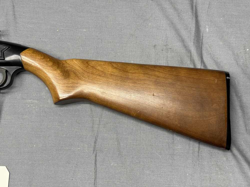 SEARS Model 101.100 (Savage 96) 20 ga Single Shot Shotgun with Pointing Dog-img-1