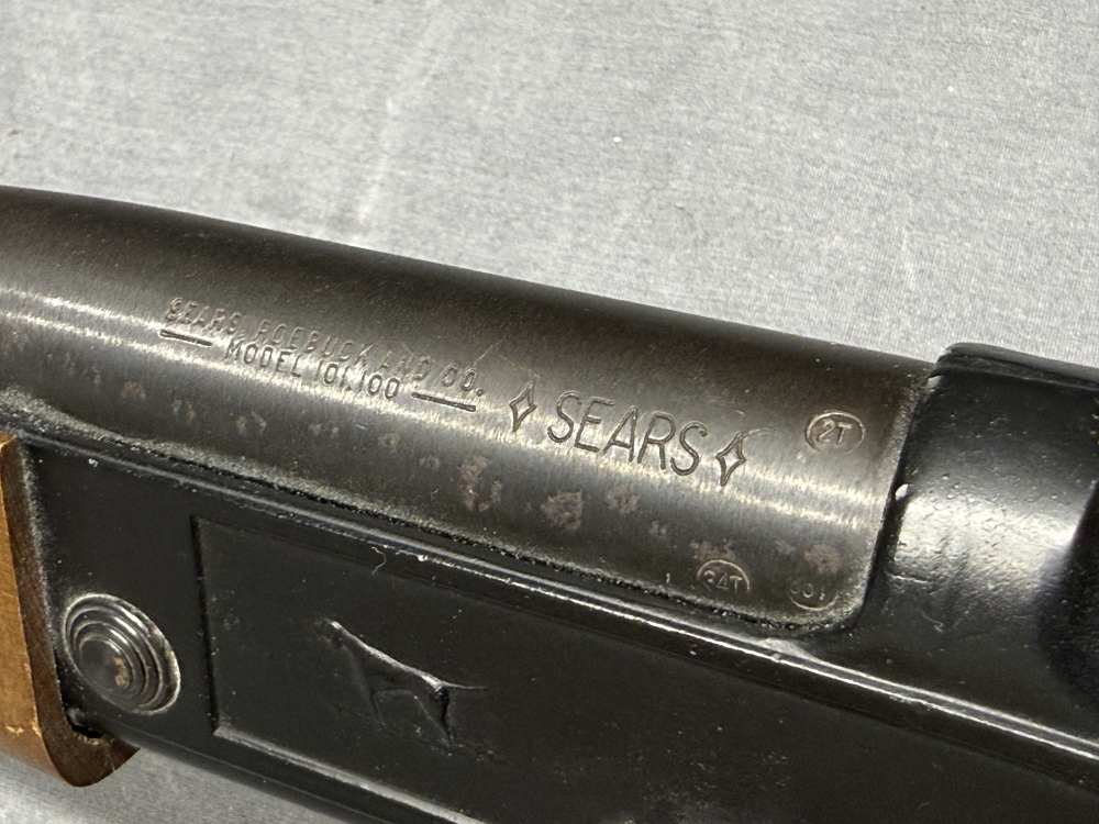 SEARS Model 101.100 (Savage 96) 20 ga Single Shot Shotgun with Pointing Dog-img-7