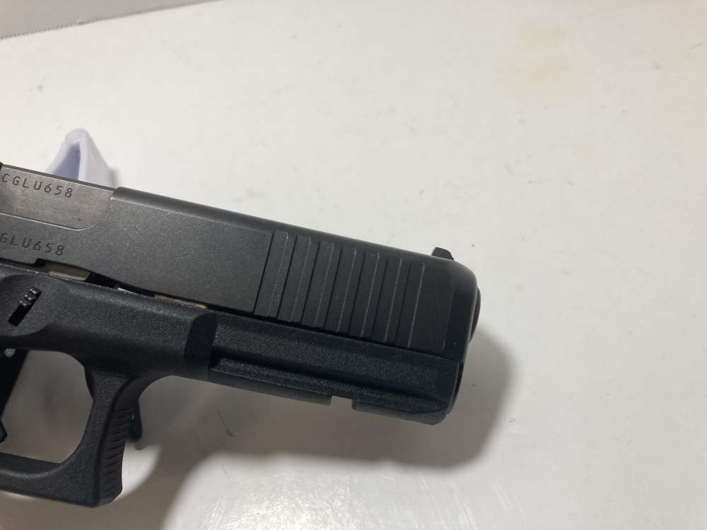 Glock 17 V Series w/3 Mags and Original Box-img-3